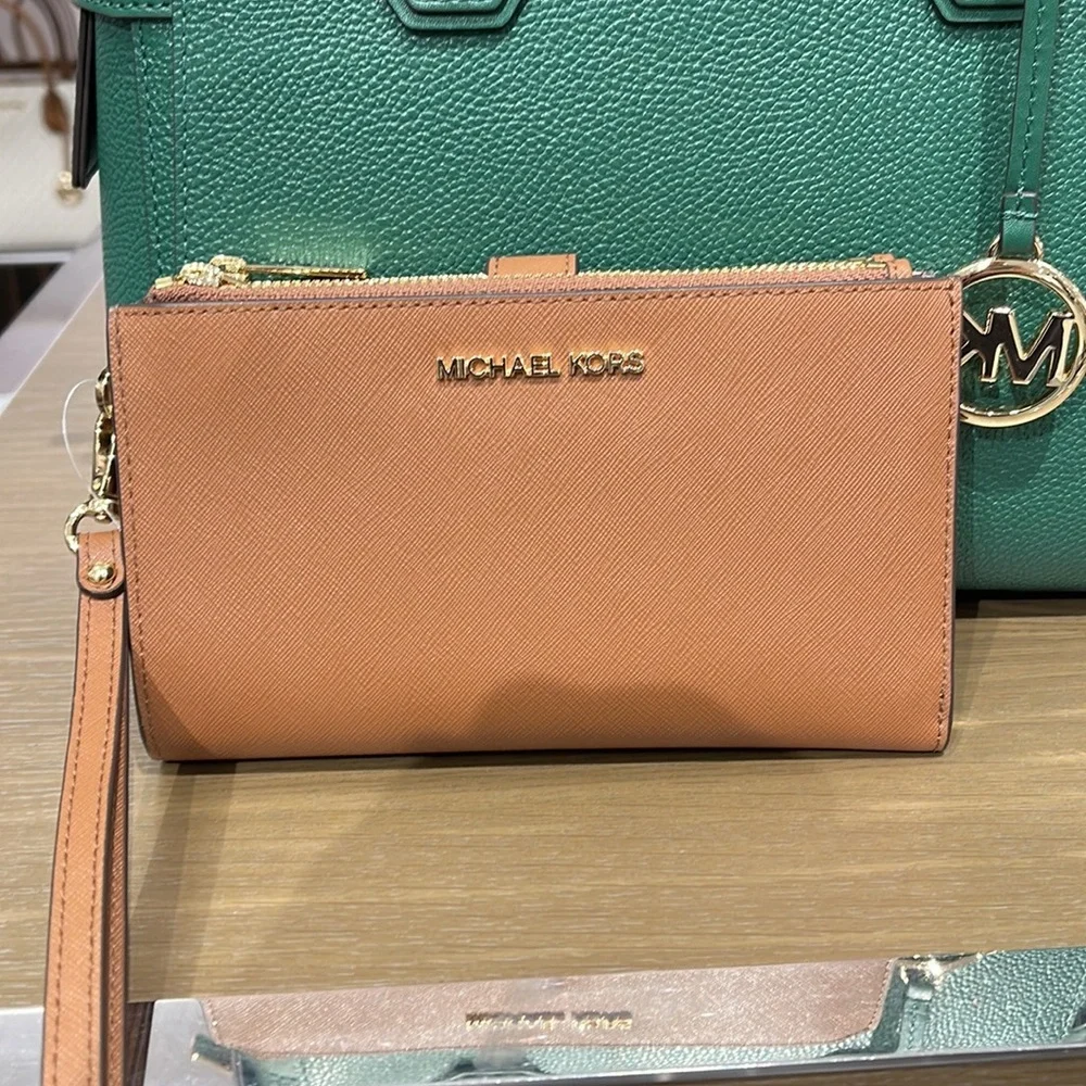 MICHAEL KORS LARGE DOUBLE ZIP WRISTLET WALLET PHONE CASE  Luggage